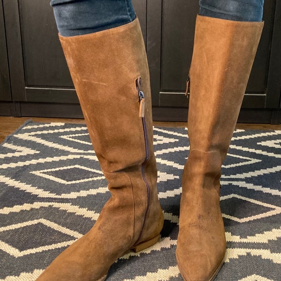 Gorgeous Gucci suede boots - Picture 2 of 8